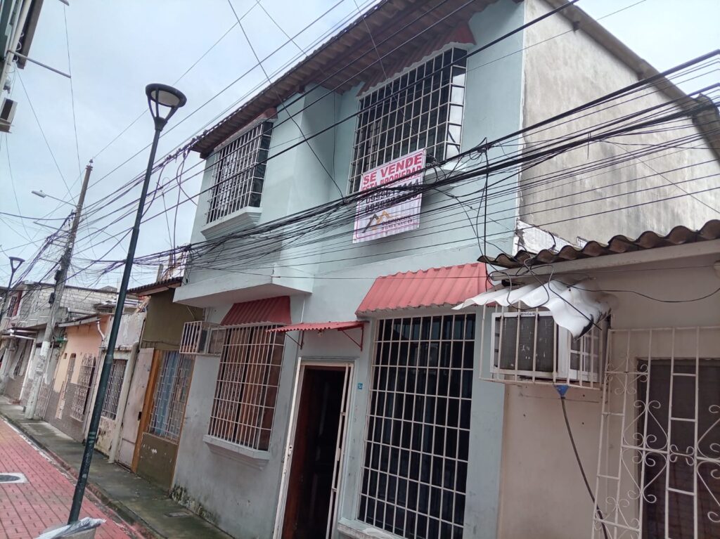 frente de la vivienda